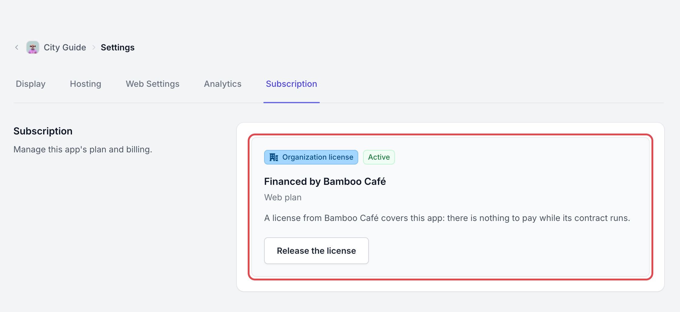 Onglet Subscription d'une app : la carte encadrée affiche Organization license, Active, Financed by, la formule Web et Release the license